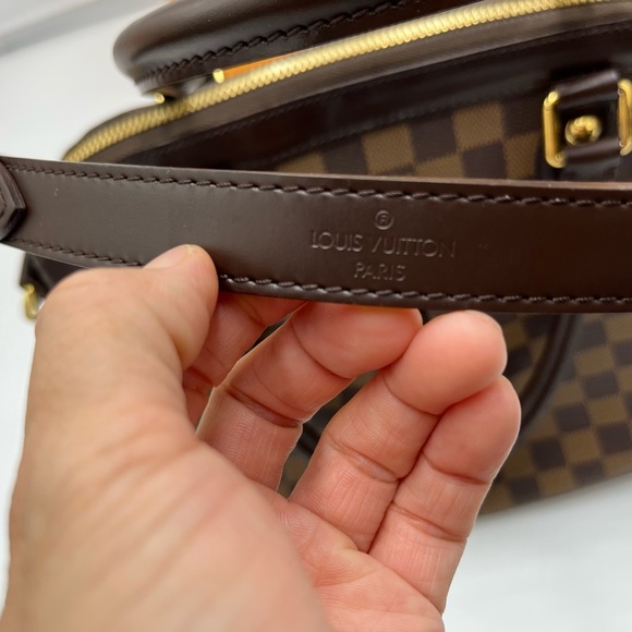 Luis Vuitton Damier Ebene Trevi PM - Picture 7 of 12